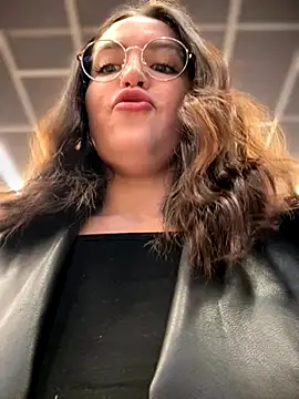 meow girl online show from 11-19-25, 08:03