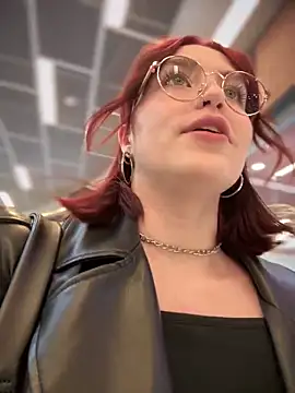 Snapshot of meow_girl chatting on 03-19-25, 01:18 meow girl online show from 03-19-25, 01:18