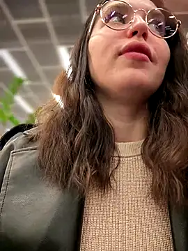 meow girl online show from 11-16-25, 08:08