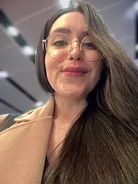 Snapshot of meow_girl chatting on 02-19-25, 02:11 meow girl online show from 02-19-25, 02:11