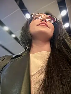 Snapshot of meow_girl chatting on 02-09-25, 12:52 meow girl online show from 02-09-25, 12:52
