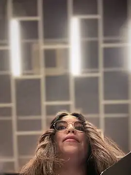 meow girl online show from 12-20-25, 11:02