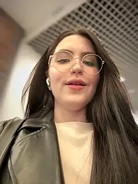 Snapshot of meow_girl chatting on 02-26-25, 01:22 meow girl online show from 02-26-25, 01:22