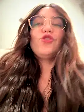Snapshot of meow_girl chatting on 09-22-25, 11:16 meow girl online show from 09-22-25, 11:16