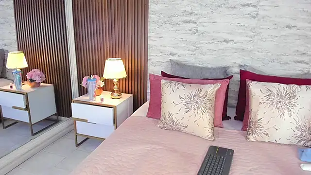 MadisonHunter2024 online show from 01-09-26, 08:16