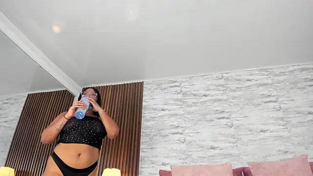 MadisonHunter2024 online show from 03-30-26, 07:48