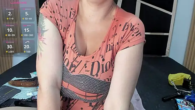 yahaira  online show from 10-30-25, 01:09