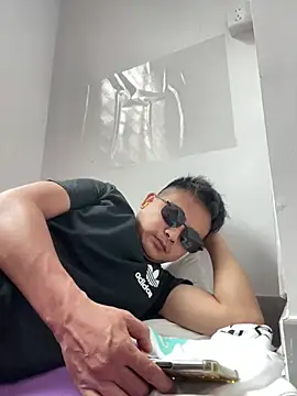 lixiaoshuai8 online show from 05-09-26, 04:38