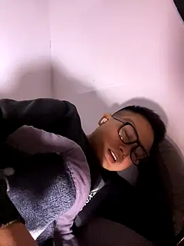 lixiaoshuai8 online show from 11-21-25, 04:55