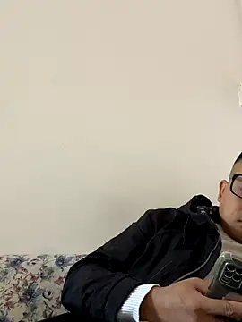 lixiaoshuai8 online show from 12-04-25, 06:01