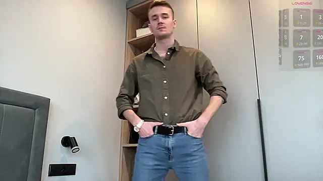 cute mark online show from 11-23-25, 09:41