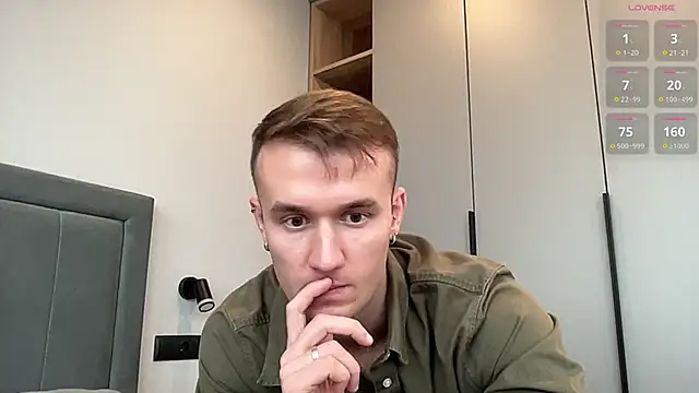 cute mark online show from 10-25-25, 11:31