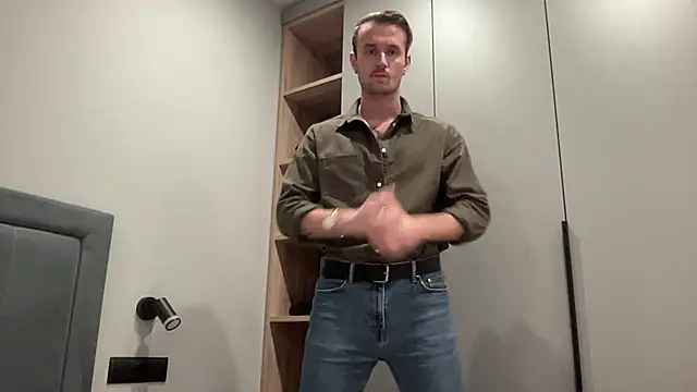 cute mark online show from 10-01-25, 04:11