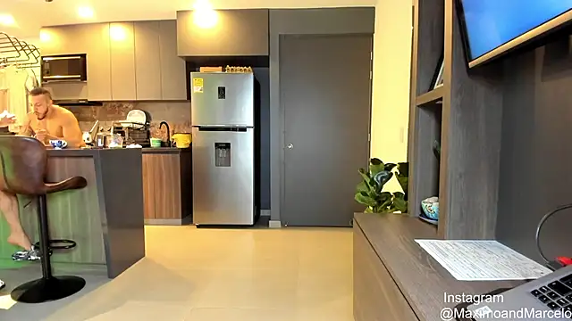 Maximo Marcelo online show from 03-14-25, 02:10