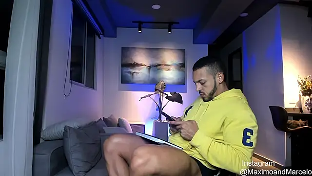 Maximo Marcelo online show from 03-04-25, 02:06