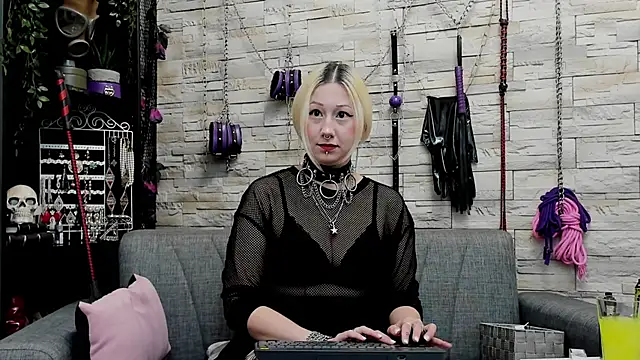 CruelMistress online show from 10-28-25, 11:25