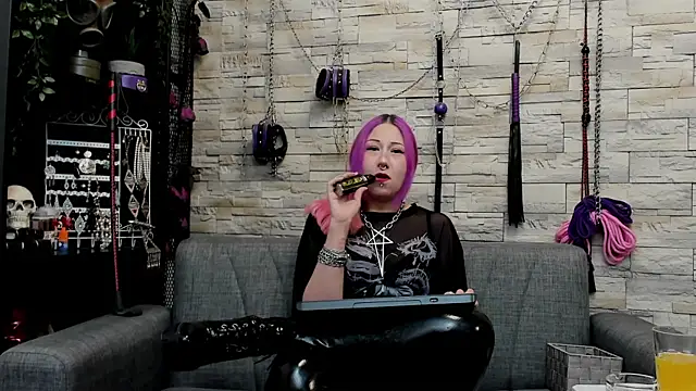 Snapshot of CruelMistress chatting on 05-25-26, 01:38 CruelMistress online show from 05-25-26, 01:38