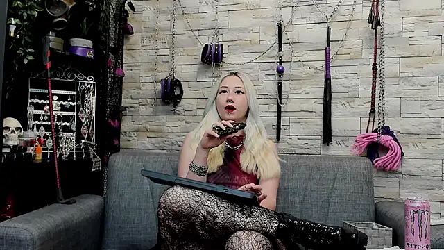 Snapshot of CruelMistress chatting on 05-20-26, 01:02 CruelMistress online show from 05-20-26, 01:02