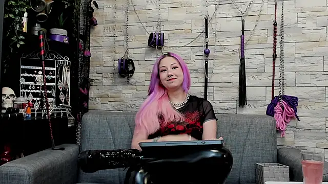 Snapshot of CruelMistress chatting on 05-28-26, 01:13 CruelMistress online show from 05-28-26, 01:13