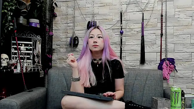 Snapshot of CruelMistress chatting on 06-06-26, 11:54 CruelMistress online show from 06-06-26, 11:54