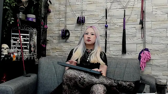 Snapshot of CruelMistress chatting on 05-01-26, 12:48 CruelMistress online show from 05-01-26, 12:48