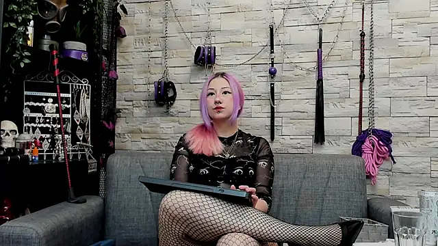 Snapshot of CruelMistress chatting on 06-02-26, 12:43 CruelMistress online show from 06-02-26, 12:43