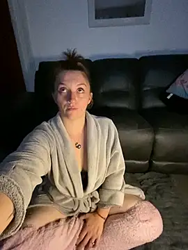 Snapshot of Stoner_BarbieXX chatting on 09-22-25, 10:27 Stoner BarbieXX online show from 09-22-25, 10:27