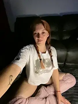 Snapshot of Stoner_BarbieXX chatting on 09-10-25, 09:25 Stoner BarbieXX online show from 09-10-25, 09:25