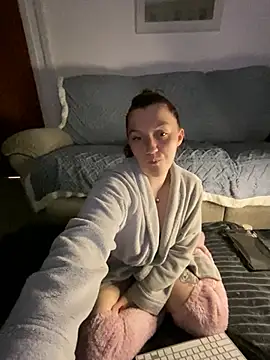 Snapshot of Stoner_BarbieXX chatting on 02-16-25, 10:55 Stoner BarbieXX online show from 02-16-25, 10:55