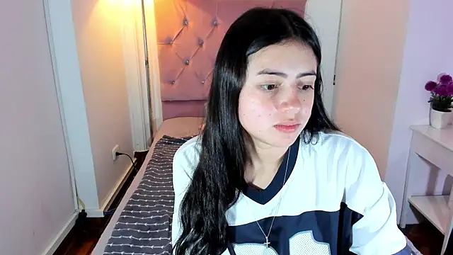 Snapshot of myeimmy_33 chatting on 02-27-25, 03:59 myeimmy 33 online show from 02-27-25, 03:59