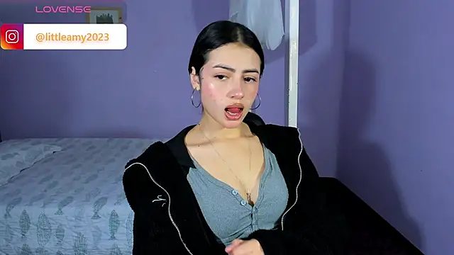 Snapshot of myeimmy_33 chatting on 02-11-25, 03:51 myeimmy 33 online show from 02-11-25, 03:51