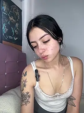 Snapshot of myeimmy_33 chatting on 01-08-25, 04:54 myeimmy 33 online show from 01-08-25, 04:54