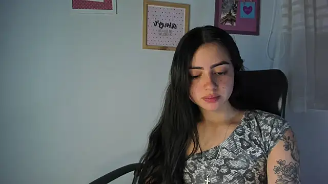 Snapshot of myeimmy_33 chatting on 02-24-25, 06:15 myeimmy 33 online show from 02-24-25, 06:15