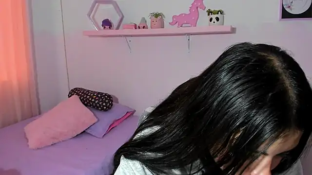 Snapshot of myeimmy_33 chatting on 02-06-25, 10:10 myeimmy 33 online show from 02-06-25, 10:10