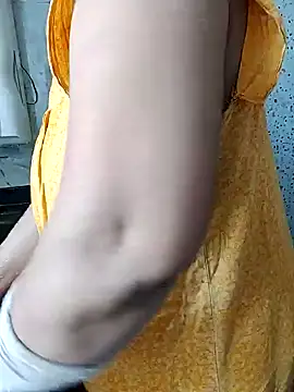 Snapshot of milf-kaira chatting on 01-11-25, 05:10 milf-kaira online show from 01-11-25, 05:10