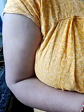 Snapshot of milf-kaira chatting on 01-02-25, 06:18 milf-kaira online show from 01-02-25, 06:18