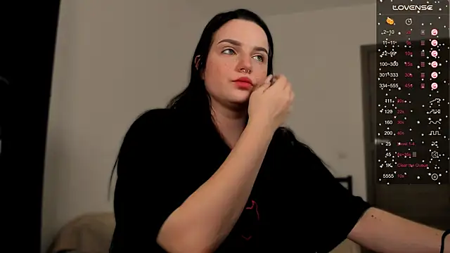 Snapshot of __Latisha__ chatting on 03-14-25, 05:24   Latisha   online show from 03-14-25, 05:24