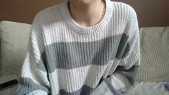 Petite moi online show from 03-12-26, 12:20