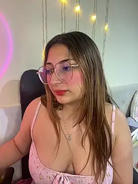 Snapshot of julieta_baron chatting on 02-13-25, 06:37 julieta baron online show from 02-13-25, 06:37