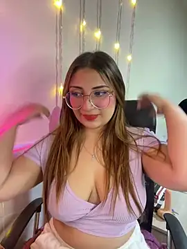 Snapshot of julieta_baron chatting on 02-11-25, 10:07 julieta baron online show from 02-11-25, 10:07
