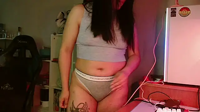 Snapshot of DirtyDi97 chatting on 04-24-26, 12:12 DirtyDi97 online show from 04-24-26, 12:12