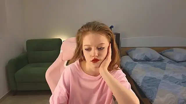 Snapshot of Eveleen_Soleen chatting on 09-28-25, 12:34 Eveleen Soleen online show from 09-28-25, 12:34