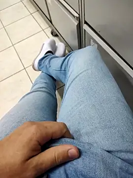 Snapshot of gatmoreno1 chatting on 10-11-25, 02:29 gatmoreno1 online show from 10-11-25, 02:29