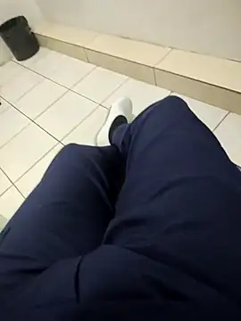 Snapshot of gatmoreno1 chatting on 09-29-25, 04:23 gatmoreno1 online show from 09-29-25, 04:23