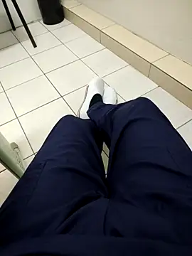 Snapshot of gatmoreno1 chatting on 09-23-25, 04:36 gatmoreno1 online show from 09-23-25, 04:36