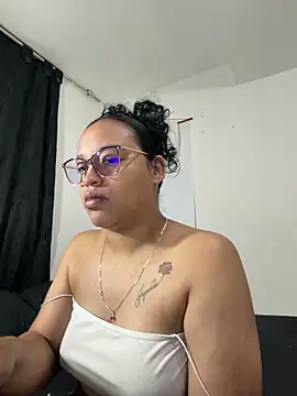 Snapshot of angela_angels_ chatting on 04-29-26, 02:27 angela angels online show from 04-29-26, 02:27