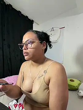 Snapshot of angela_angels_ chatting on 05-24-26, 01:38 angela angels online show from 05-24-26, 01:38