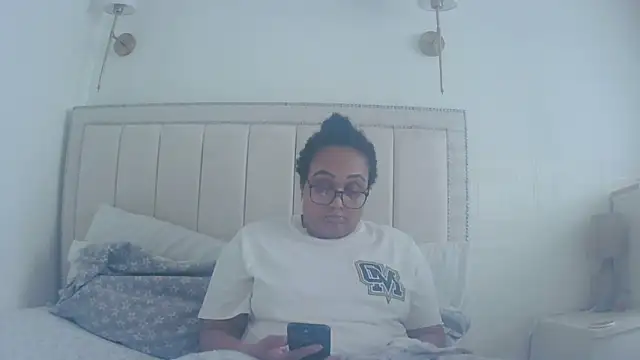 vanilla chocolate23 online show from 04-12-26, 06:22