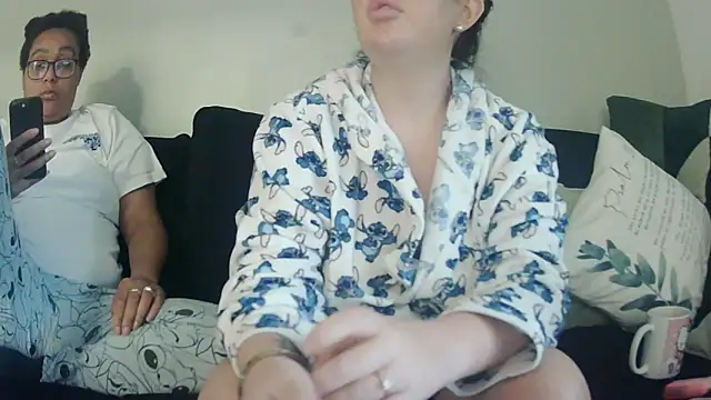 vanilla chocolate23 online show from 09-18-25, 07:33