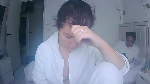 vanilla chocolate23 online show from 04-21-26, 08:32